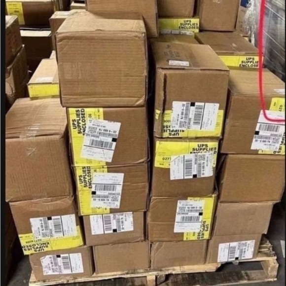 4x6 thermal labels 
BULK WHOLESALE UPS BRAND 4x6 fanfold shipping  labels - Picture 1 of 2